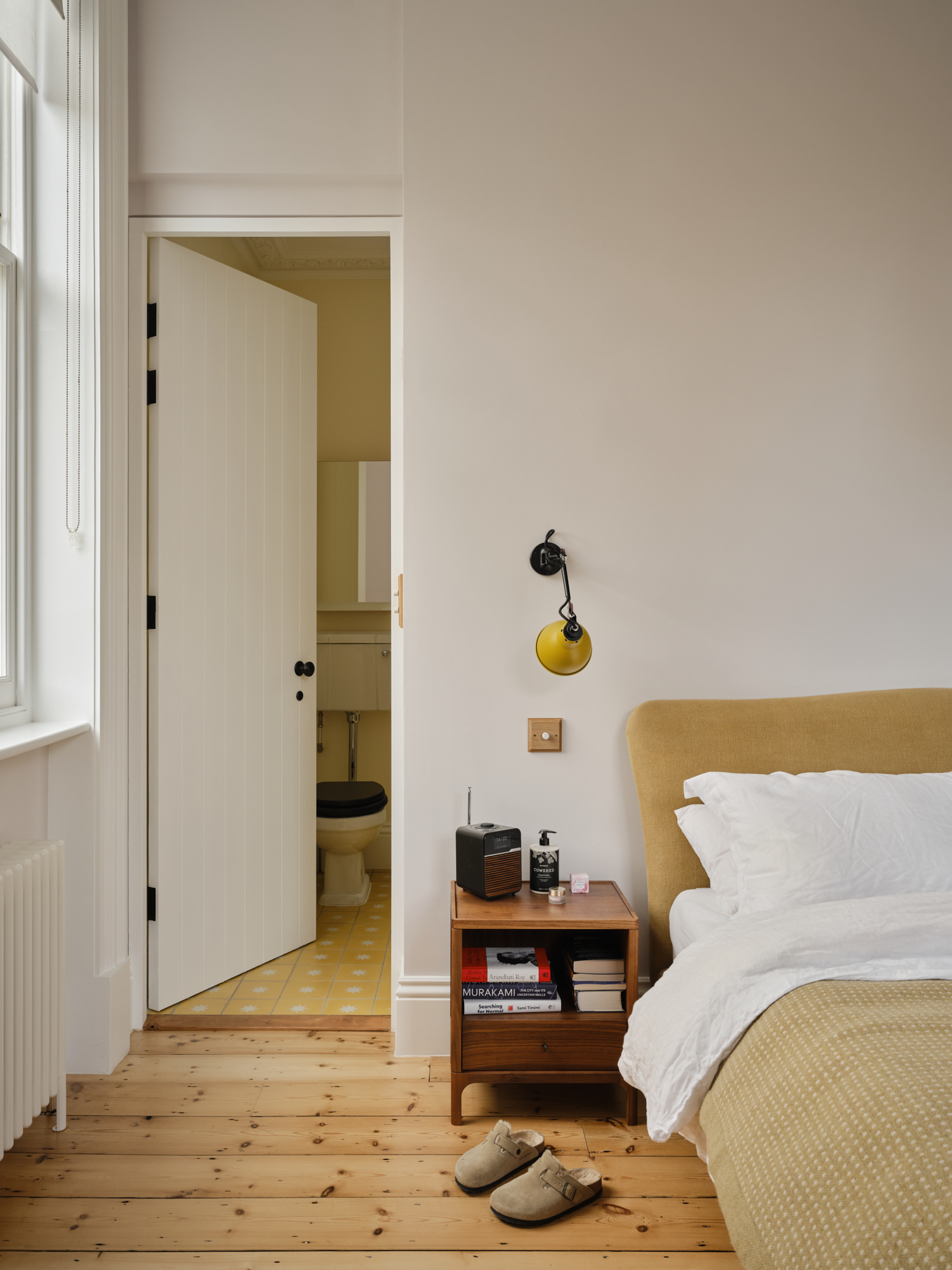 Bedroom with pastel finishes